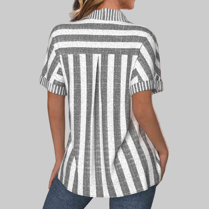 Jaroslava - Dámská pruhovaná košile s knoflíky a přední kapsou