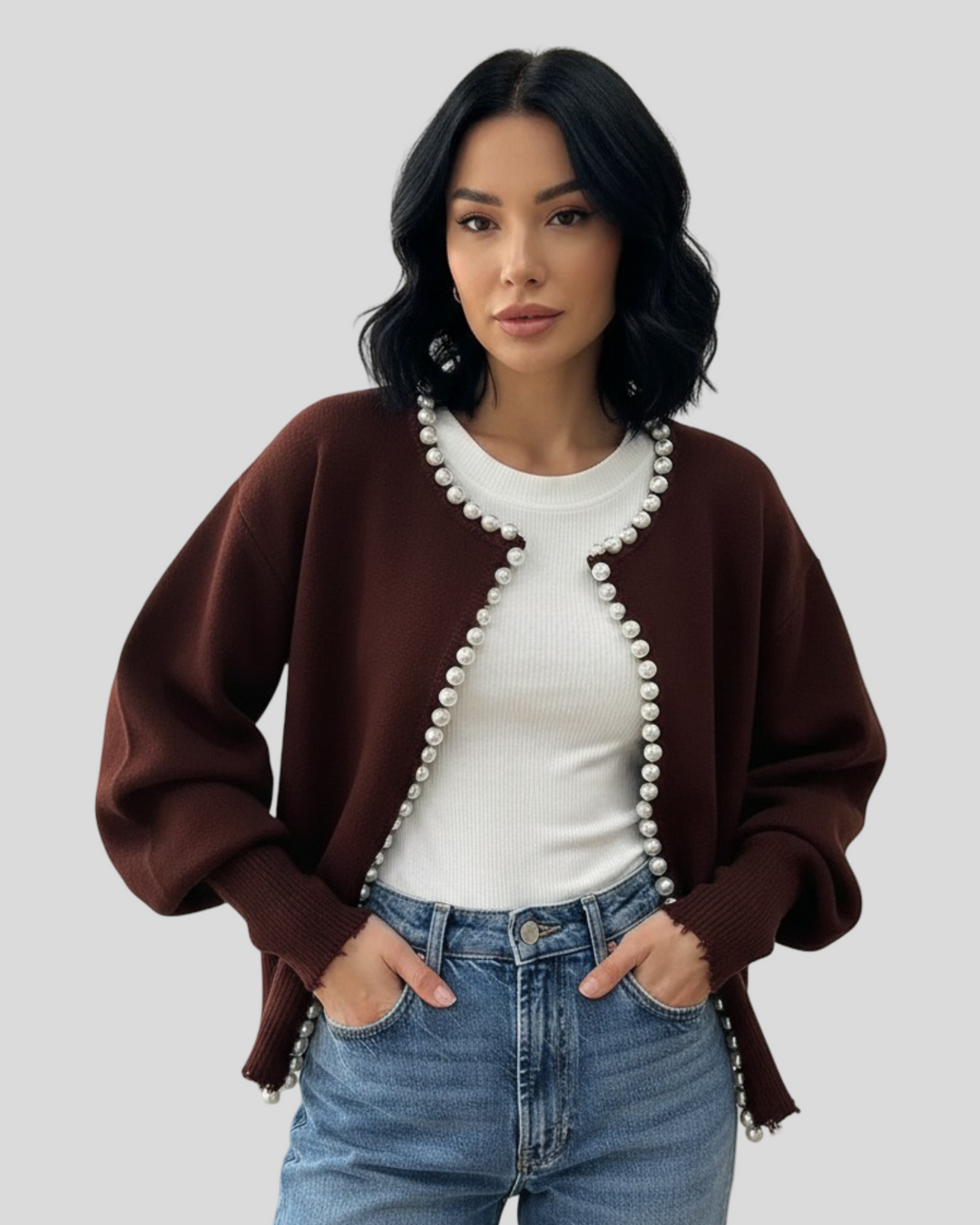 Lunara - Elegantní kardigan s perlovými detaily.