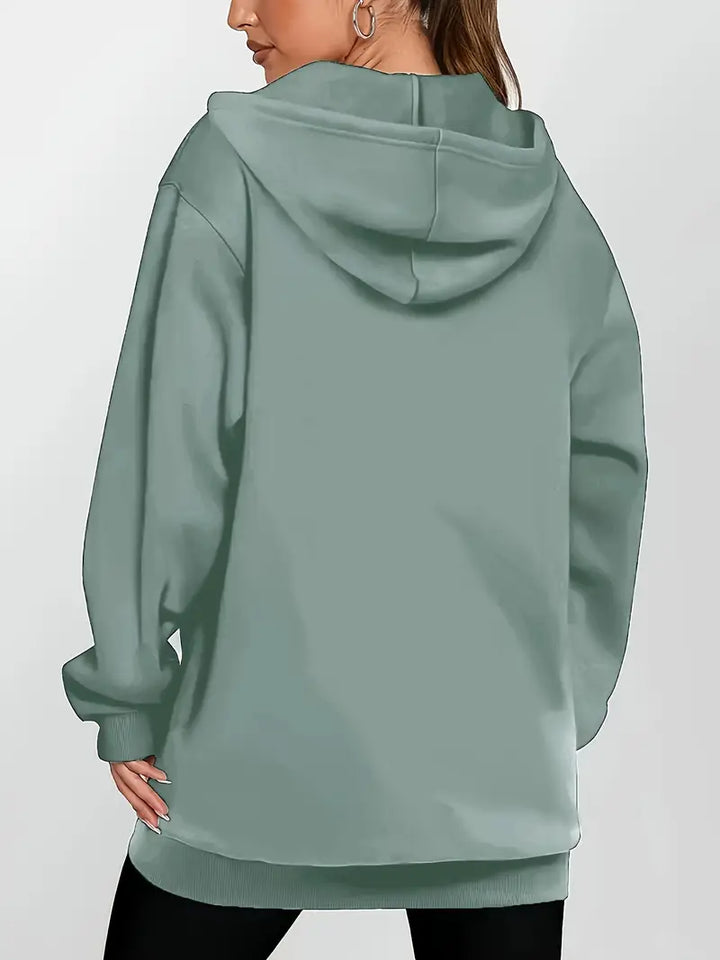 Angeleen – Bunda s kapucí, zipem a geometrickým potiskem.