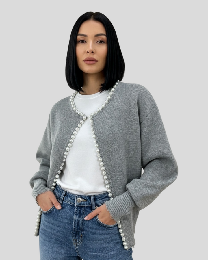 Lunara - Elegantní kardigan s perlovými detaily.