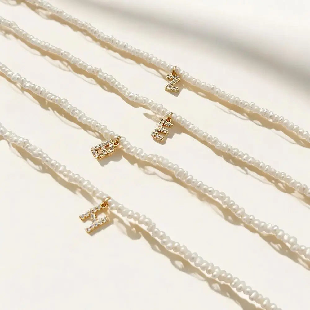 ABC - Náhrdelník s perlami a iniciálou osázenou kamínky