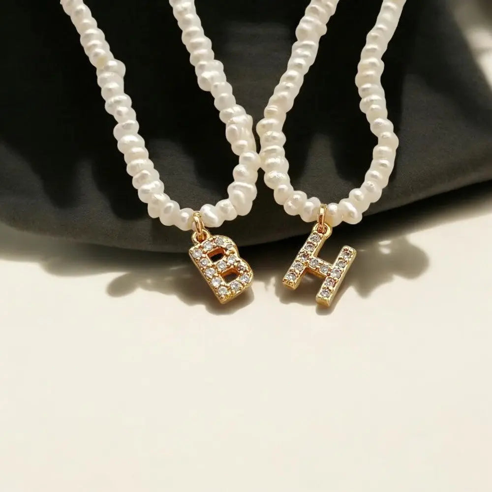 ABC - Náhrdelník s perlami a iniciálou osázenou kamínky