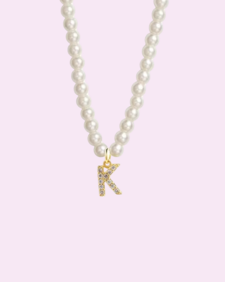 ABC - Náhrdelník s perlami a iniciálou osázenou kamínky