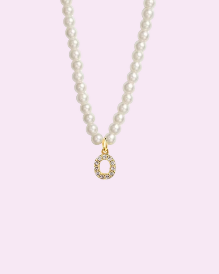 ABC - Náhrdelník s perlami a iniciálou osázenou kamínky