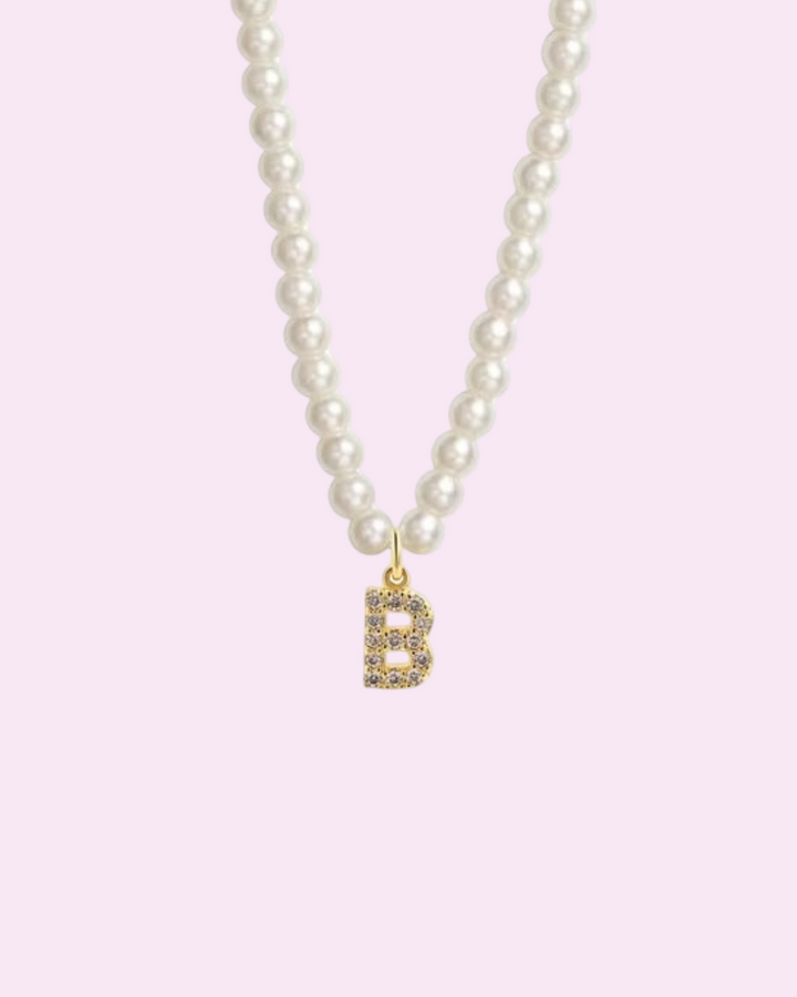 ABC - Náhrdelník s perlami a iniciálou osázenou kamínky