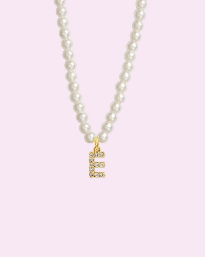 ABC - Náhrdelník s perlami a iniciálou osázenou kamínky
