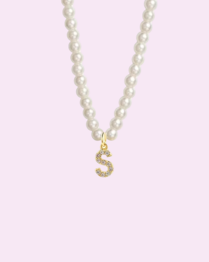 ABC - Náhrdelník s perlami a iniciálou osázenou kamínky